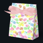 Caixinha De Lembrancinhas Padrão Francês de Macarão de Cor da Água Cuta<br><div class="desc">Pintado manualmente O Rainbow Color Padrão Francês Macarão.</div>