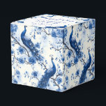 Caixinha De Lembrancinhas Pavão em aquarela vintage azul francês em estilo c<br><div class="desc">Esta caixa de lembrancinhas azul com influência da Chinoise francesa inspirada no vintage apresenta um pavão detalhado em aquarela, perfeito para casamentos e eventos especiais. O design elegante permite espaço para os nomes do casal, data do casamento e uma mensagem pessoal, tornando-se um acréscimo elegante à sua coleção de lembrancinhas...</div>