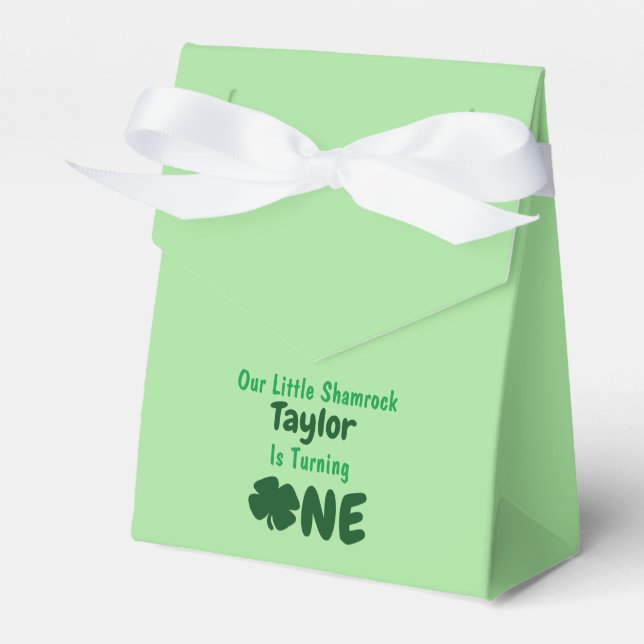 Caixinha De Lembrancinhas Pequeno primeiro aniversario de Shamrock (Frente)