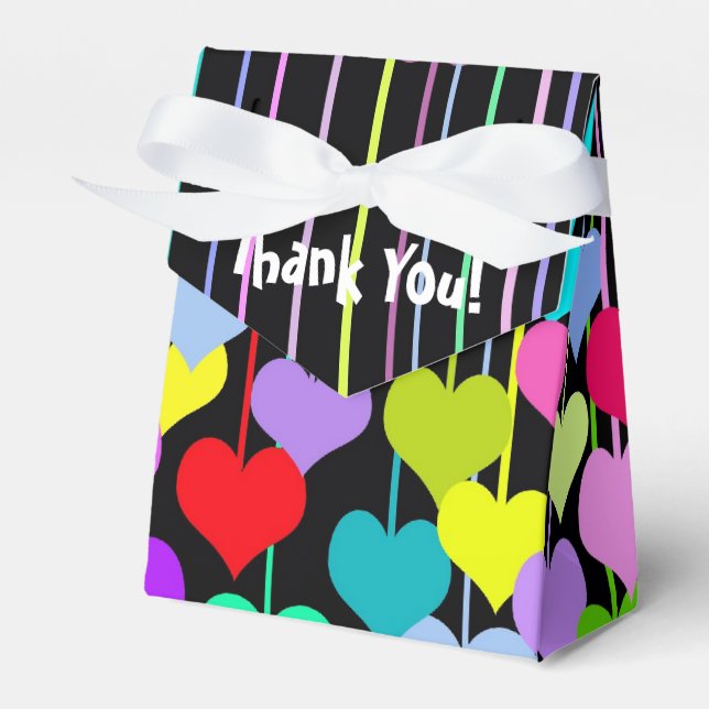 Caixinha De Lembrancinhas Prendendo Corações Em Preto (Frente)