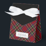 Caixinha De Lembrancinhas Presente Clássico de Tartan Vermelho Feriado<br><div class="desc">Esta encantadora caixa de presentes,  com um padrão clássico de xadrez de tartã vermelha,  é perfeita para o Natal ou qualquer ocasião. A frente tem uma etiqueta que diz "Feita à mão com amor" e seu nome. Esta caixa é ideal para pequenos presentes,  favores ou doces caseiros.</div>