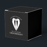 Caixinha De Lembrancinhas Proposta de Padrinho de casamento de Casamento Neg<br><div class="desc">Torne seu casamento inesquecível - Adicione um toque pessoal com uma proposta de padrinho de casamento a favor de caixas de presentes com um terno e ilustração de gravações com a mensagem de proposta de padrinhos de casamento em uma fonte de serifa clássica.</div>