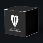 Caixinha De Lembrancinhas Proposta de Padrinho de casamento de Casamento Neg<br><div class="desc">Torne o seu casamento inesquecível - Adicione um toque pessoal com uma proposta de padrinho de casamento a favor de caixas com uma ilustração de terno e gravações,  com a mensagem de proposta em uma letra serif clássica.</div>