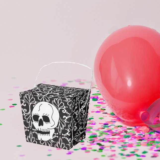 Caixinha De Lembrancinhas Rolamentos de Damasco Preto Branco Preto (White skull on classy black and white damask pattern on chinese Food shaped favor box.)