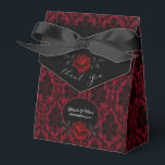 Caixinha De Lembrancinhas Rosa Gothic Dark Boxes<br><div class="desc">O Design apresenta um amortecedor vermelho e preto e um rosa vermelho e sangrento. A fonte está em uma delicada e quase branca sombra de cinzas que contrasta com o fundo escuro. No fundo há uma rosa vermelha sangrenta, dando um toque misterioso e ligeiramente escuro. A rosa simboliza o amor...</div>