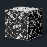 Caixinha De Lembrancinhas Skeletons BONE APPÉTIT Black<br><div class="desc">As caixas de favoritos de 2" de partido quadrado apresentam esqueletos em um fundo preto e sua mensagem em caracteres quicos no topo. Você vai se divertir com isso para festas de Halloween,  casamentos e muito mais. CORRESPONDENDO a itens na nossa loja.</div>