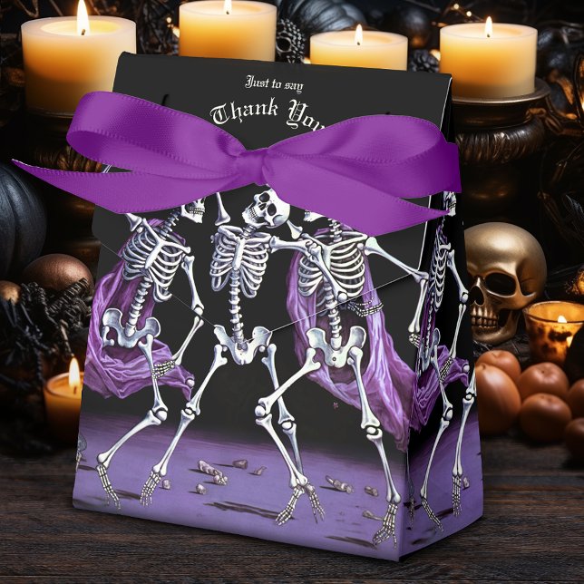 Caixinha De Lembrancinhas Skeletons Roxos Casamento Gótico (Having a Gothic Themed Wedding? Treat your guests to a favor box decorated with skeletons!)