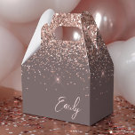 Caixinha De Lembrancinhas Terracotta Rosa Blush Glitter Monograma Dourado<br><div class="desc">Terracotta e Rosa Dourado - Caixa Favorecida do nome do Monograma de Metal com brilho rosado brilhante. Isto faz o doce e perfeito aniversário de 16 anos,  casamento,  chá de panela,  aniversário,  chá de fraldas ou festa de solteira presente para alguém que ama luxo de luxo e estilos quíticos.</div>