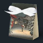 Caixinha De Lembrancinhas Tsuchiya Koitsu - Neve no Santuário Nezu<br><div class="desc">Neve no santuário Nezu / Mulher na neve - Tsuchiya Koitsu,  impressão de cor de bloco de madeira,  1934</div>