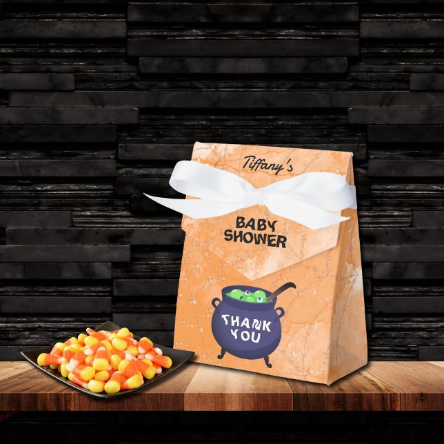 Caixinha De Lembrancinhas Um bebê está a criar Chá de fraldas de Halloween (Criador carregado)