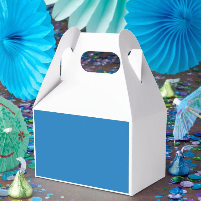 Caixinha De Lembrancinhas um fundo azul com um (Festa)