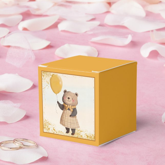 Caixinha De Lembrancinhas Urso em Xadrez Amarelo Vestido com Balão Amarelo (Casamento)