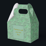 Caixinha De Lembrancinhas Verde Margarida Flores Natureza Personalizada<br><div class="desc">Flores suaves e suaves,  margaridas verdes,  palpáveis,  flores do padrão de arte natural design por Susan. Personalize com seu texto. Por favor,  visite os tesouros dos olhos sorridentes para mais cartas e presentes sobre flores,  animais e natureza.</div>