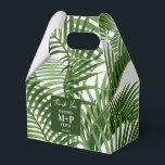 Caixinha De Lembrancinhas Verde Tropical Aquarela Palmeira Monograma<br><div class="desc">Uma bela pintura de aquarela vintage de galhos de palmeiras. Um design rústico e abstrato perfeito, ideal para qualquer estilo ou ocasião de decoração doméstica. Um design ideal para quem ama, verde, natureza, abstrato, arte aquática, designs temáticos da praia tropical, estilos rústicos e antigos. Personalize o monograma e faça dele...</div>