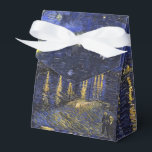 Caixinha De Lembrancinhas Vincent Van Gogh Starry Night Sobre O Ródano<br><div class="desc">Vincent Van Gogh Starry Night Over the Rhone Starry Night Over the Rhone (setembro de 1888) é uma das pinturas de Arles de Vincent van Gogh à noite em Arles. Foi pintado em um ponto na margem do Rio Rhone que era apenas uma caminhada de um ou dois minutos da...</div>