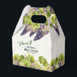Caixinha De Lembrancinhas Vinha de Uvas Jardim Mediterrâneo Casamento<br><div class="desc">Uvas aninhadas em folhas verdes.</div>