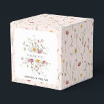 Caixinha De Lembrancinhas Vintage Floral Obrigado<br><div class="desc">Traga o charme do eterno para o seu evento com estas caixas de favor florais vintage. Apresentando um padrão lindamente desenhado de flores pintadas à mão em rosa suave, branco e amarelo, elas são perfeitas para adicionar um toque elegante e aconchegante a casamentos, festas ou celebrações especiais. Um na moda...</div>