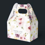 Caixinha De Lembrancinhas Vintage Floral Obrigado<br><div class="desc">Traga o charme do eterno para o seu evento com estas caixas de favor florais vintage. Apresentando um padrão lindamente desenhado de flores pintadas à mão em rosa suave, branco e amarelo, elas são perfeitas para adicionar um toque elegante e aconchegante a casamentos, festas ou celebrações especiais. Um na moda...</div>