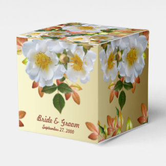 Caixinha De Lembrancinhas White Roses Floral Dourada