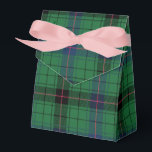 Caixinha De Lembrancinhas Xadrez Verde Elegante Davidson Tartan<br><div class="desc">Apresentamos nossas caixas de favores Davidson Tartan Green Plaid! Adicione um toque de elegância atemporal e espírito festivo aos seus presentes com essas caixas de favores lindamente projetadas. Essas caixas de favores apresentam um padrão clássico de xadrez verde tartan.</div>