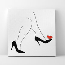 calçados pretos e borboletas