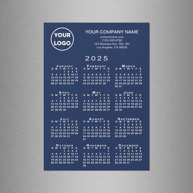 Calendário 2025 Logotipo comercial Texto Marinho M (2025 Calendar Business Logo Text Navy Magnet Card in situ)