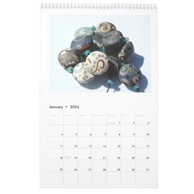 Calendário Arte do grânulo de vidro por Melissa Vess (Jan 2026)