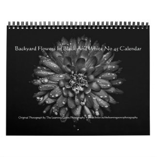 Calendário Backyard Flowers In Black And White No 45