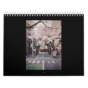 Calendário Blossomas de Cereja com Fotografia em Rua Japonesa