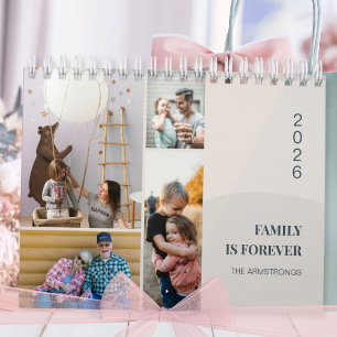 Calendário Colagem de Fotos de Família Japandi Bege Moderno