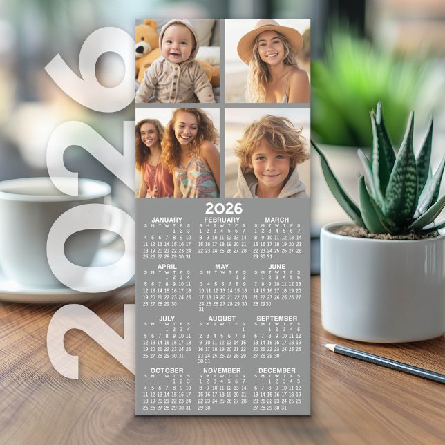 Calendário com 4 Colagem de Fotos - Cinza - Placa (2026 Calendar on Cardstock - Simple, Minimal Design and Photo Collage)