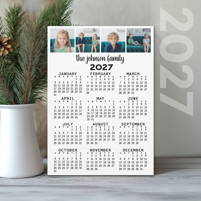 Calendário de Exibição de Ano de Cheio 2023 com 4  (2027 Calendar Holiday Card)