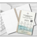 Calendário do Planejador de Código QR do Logotipo<br><div class="desc">Personalize facilmente este planejador/calendário com o logotipo e as informações comerciais da sua própria empresa. Além disso, você pode selecionar uma cor de fundo que corresponda ao design de marca da sua empresa. Você também tem o recurso adicional do calendário do ano de cheio direito no cobrir para uma referência...</div>