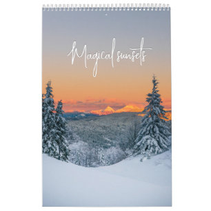 Calendário Foto da paisagem das montanhas com pôr do sol mági