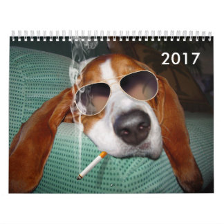 Calendário Holmes, esse 'Basset mau do menino, está para