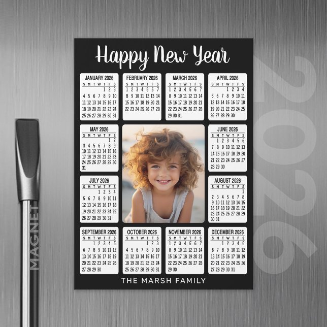 Calendário magnético Foto vertical - preto HNY (2026 Calendar with A Photo and Magnetic Back)