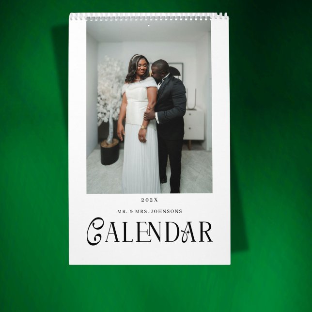 Calendário Modern Typography Custom Newlyweds Wedding Photo (Criador carregado)
