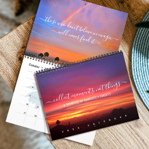 Calendário Nasceres do sol Pôrs do sol Citação Script Fotogra
