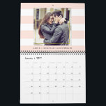 Calendário Tendência moderna se listra com suas fotos<br><div class="desc">Este calendário do na moda 2024 apresenta listras cor-de-rosa e branca ou pretas e brancas em meses alternados, com a sua escolha de fotografia e legenda personalizada em cada página. Uma sobreposição falsa de quadro em ouro fica em cada foto para adicionar um pouco de brilho. Você também pode adicionar...</div>