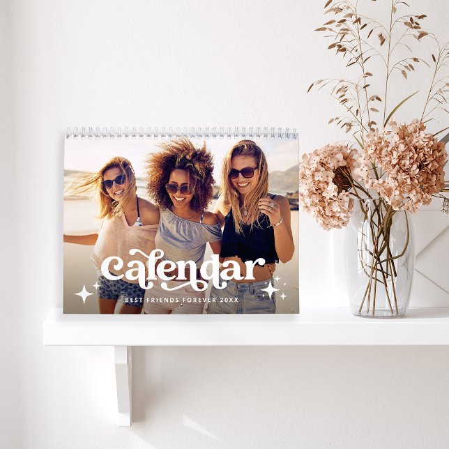 Calendário Tipografia Boho e Estrelas | Foto de Amigos (A trendy, boho and retro style calendar to fill with photos of your BFFs)