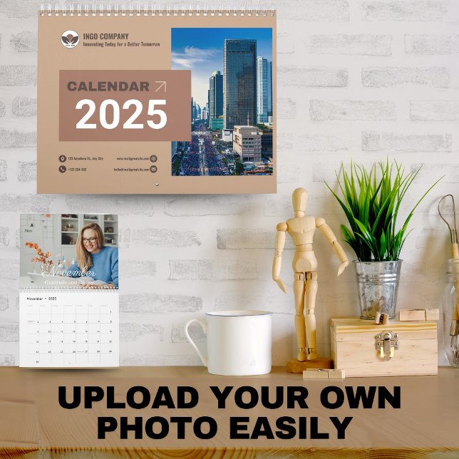 Calendários de Muro de Fotos e Negócios | Mocha Mo (Custom Photo & Business Wall Calendars | Mocha Mousse)
