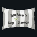 Cama Para Animais De Estimação Funny Personalizado Stripes Martini Dog Lounge<br><div class="desc">Uma cama de animais de estimação com personalidade, esta design bicha apresenta extensas faixas de atração em branco e esticado neutro com um gráfico martini e um texto "Dog Lounge" que você pode personalizar com o nome do seu cão. Este item faz um excelente de sotaque para a sua sala,...</div>