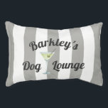 Cama Para Animais De Estimação Funny Personalizado Stripes Martini Dog Lounge<br><div class="desc">Uma cama de animais de estimação com personalidade, esta design bicha apresenta extensas faixas de atração em branco e esticado neutro com um gráfico martini e um texto "Dog Lounge" que você pode personalizar com o nome do seu cão. Este item faz um excelente de sotaque para a sua sala,...</div>