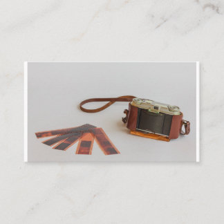 câmera velha com negativo   no cartão de visita