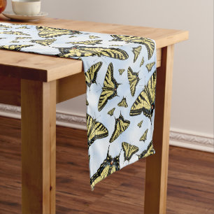 Caminho De Mesa Grande Borboletas de Swallowtail Amarelo Céu Azul