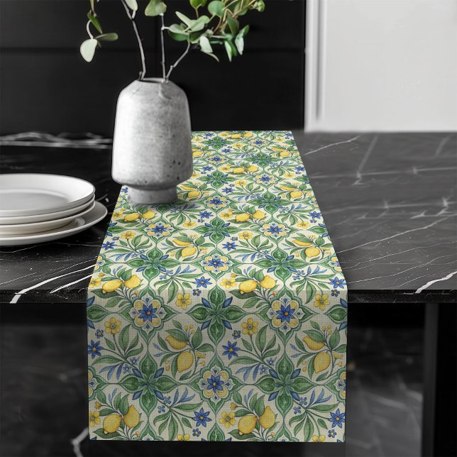 Caminho De Mesa Grande Elegante Azulejos mediterrânicos limões amarelos c (Elegant Mediterranean Tiles Yellow lemons Coastal Long Table Runner)