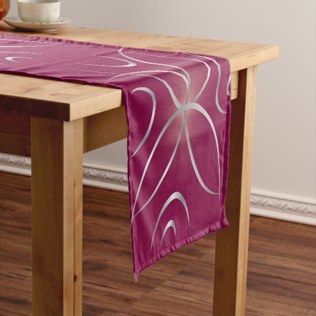 Caminho De Mesa Grande Prata com magenta (No Local)