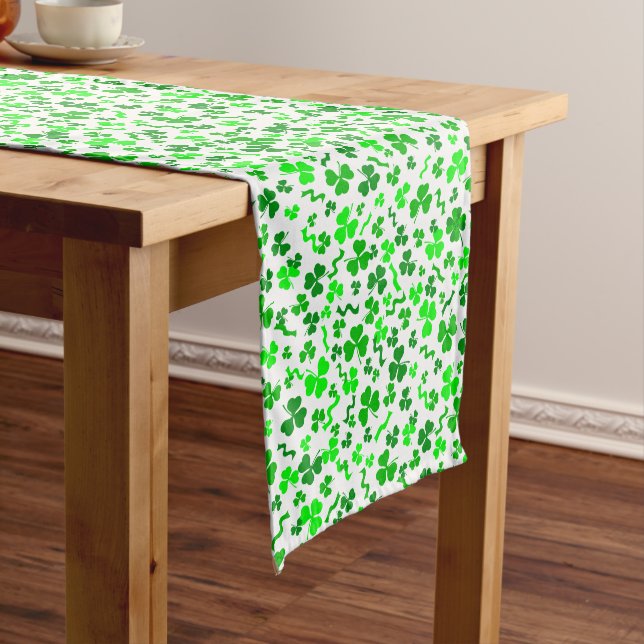 Caminho De Mesa Grande St Patrick's Day Lucky Shamrocks Confetti Pattern (No Local)