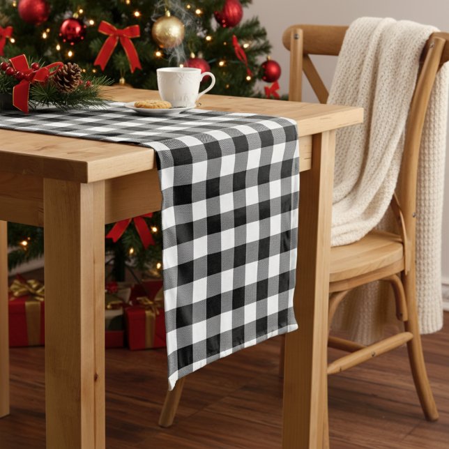 Caminho De Mesa Grande Xadrez Negra e Branca de Floresta Moderna (Modern Farmhouse Black and White Buffalo Plaid Long Table Runner)