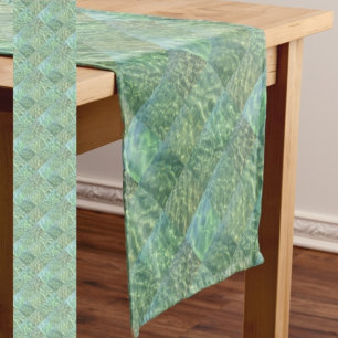 Caminho De Mesa Médio Boho Chic Patchwork of Seafoam and Ocean Green